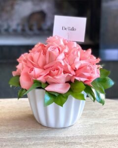 Cerámico chico con rosas y follaje