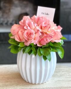 Cerámico grande con rosas y follaje