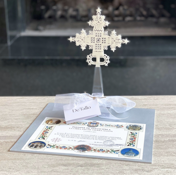 Cruz de acrílico nacarado 28cm + Misa