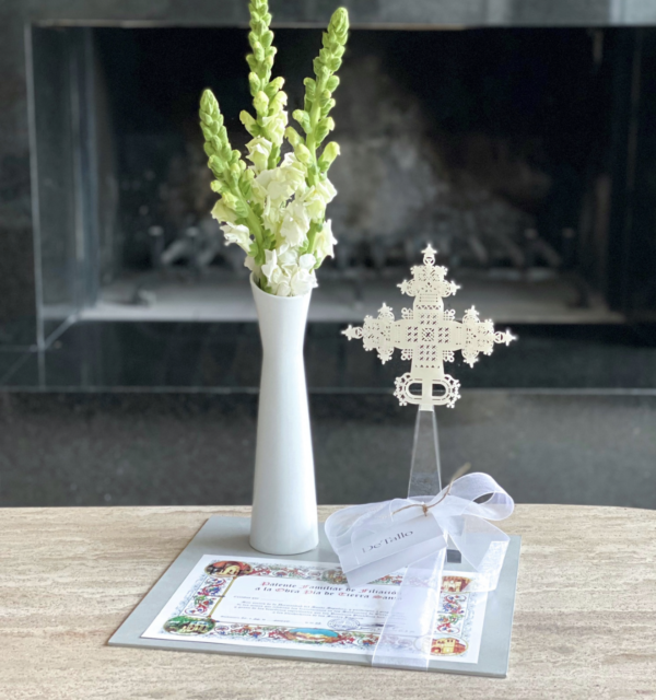 Florerito con perrito, Cruz acrílico 28cm + Misa