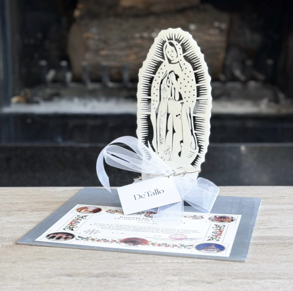 Virgen acrílico nacarado 28cm + Misa